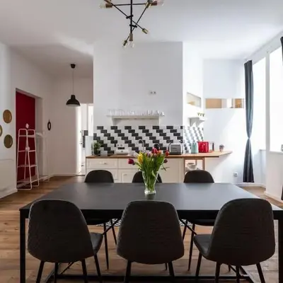 Spacious 2BR by Metro and Center by HM