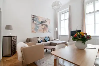 Ein Sitzbereich in der Unterkunft HeyMi Apartments Oper
