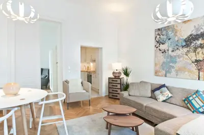 Ein Sitzbereich in der Unterkunft HeyMi Apartments Oper