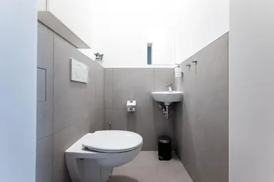 Ein Badezimmer in der Unterkunft 1BR Oasis with Easy City Access by HM