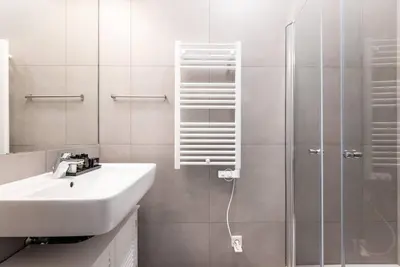 Ein Badezimmer in der Unterkunft 1BR Oasis with Easy City Access by HM