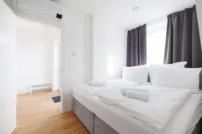 Ein Bett oder Betten in einem Zimmer der Unterkunft SYMPHONY Apartments 38 - Modern Loft with Terrace and Grill in Central Location