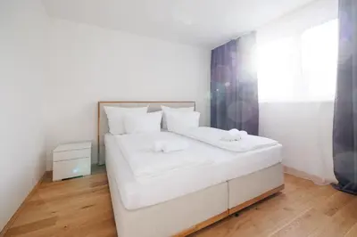 Ein Bett oder Betten in einem Zimmer der Unterkunft SYMPHONY Apartments 42 - Modern Loft with Terrace and Grill in Central Location