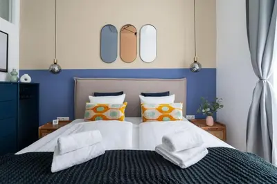 Ein Bett oder Betten in einem Zimmer der Unterkunft Pristine 1BR Suite, Quick to City by HM