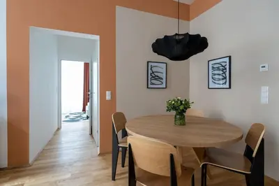 Grundriss der Unterkunft Artful 1BR Suite, City Nearby by HM