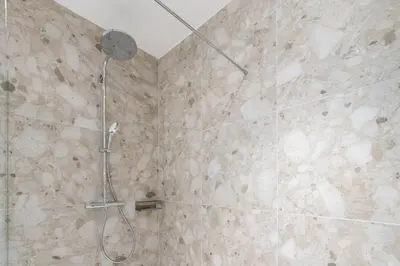 Ein Badezimmer in der Unterkunft Glam 1BR Suite, Easy City Path by HM