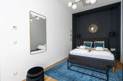 Ein Bett oder Betten in einem Zimmer der Unterkunft Glam 1BR Suite, Easy City Path by HM