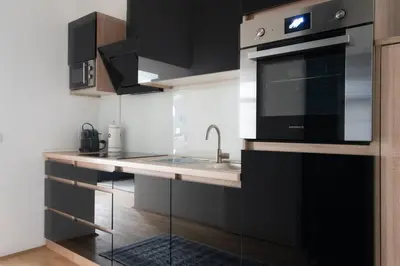 Küche/Küchenzeile in der Unterkunft Glam 1BR Suite, Easy City Path by HM