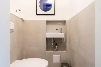 Ein Badezimmer in der Unterkunft Vogue 2BR Suite, Near City Pulse by HM
