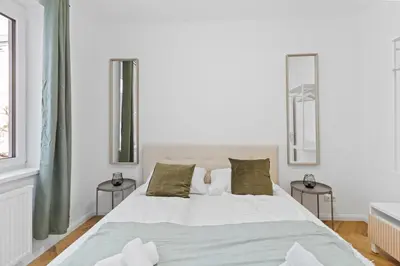 Ein Bett oder Betten in einem Zimmer der Unterkunft FeelHome-Balkon-Zentrum-6 Gäste-WiFi-Smart TV