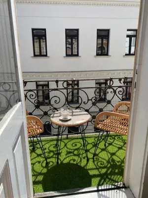 Ein Balkon oder eine Terrasse in der Unterkunft Großzügiger Wiener Altbau gleich neben Schönbrunn