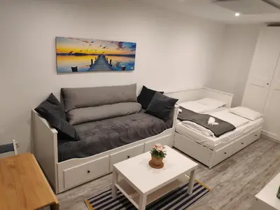 Ein Sitzbereich in der Unterkunft Modernes Studio im Zentrum 4 Personen