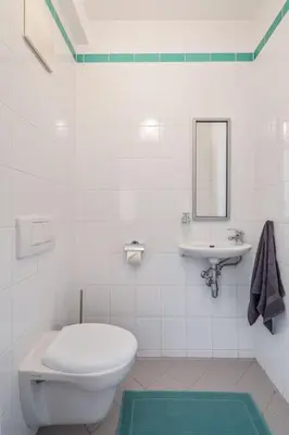 Ein Badezimmer in der Unterkunft 2 separate Full Apartments - 5 BR - Gym - Parking - Rooftop
