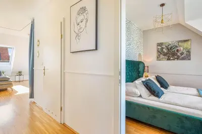 Ein Bett oder Betten in einem Zimmer der Unterkunft 2 separate Full Apartments - 5 BR - Gym - Parking - Rooftop