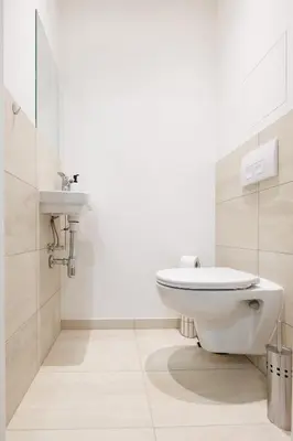 Ein Badezimmer in der Unterkunft SYMPHONY Apartments 39 - Modern Loft with Terrace and Grill in Central Location