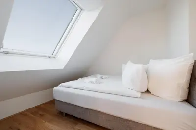 Ein Bett oder Betten in einem Zimmer der Unterkunft SYMPHONY Apartments 41 - Modern Loft with Terrace and Grill in Central Location