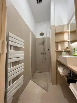 Ein Badezimmer in der Unterkunft Urban Citytrip Flat - 15 min to Center