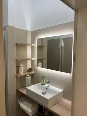Ein Badezimmer in der Unterkunft Urban Citytrip Flat - 15 min to Center