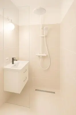 Ein Badezimmer in der Unterkunft City Flat D