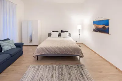 Ein Bett oder Betten in einem Zimmer der Unterkunft Second District Charming Flat