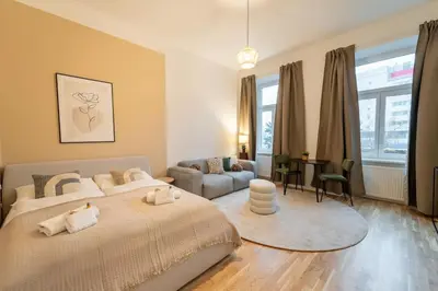 Ein Bett oder Betten in einem Zimmer der Unterkunft josef's home I Comfort Studio I Metro Access