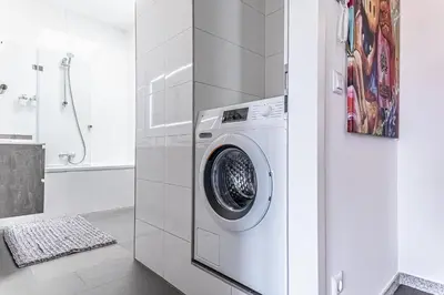 Grundriss der Unterkunft Luxury 2BR and 1LR Apartment with Balcony - 9 min to Center