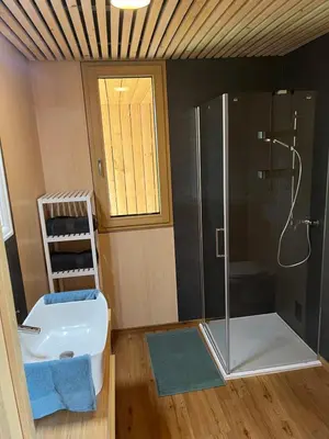 Ein Badezimmer in der Unterkunft Tiny House Brunn am Gebirge