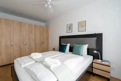 Ein Bett oder Betten in einem Zimmer der Unterkunft 1BR Haven with Swift City Access by HM