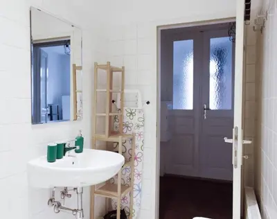 Ein Badezimmer in der Unterkunft josef's home I Urban Classic Apartment I 02