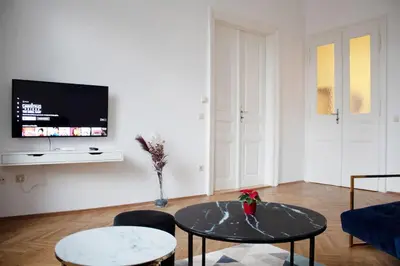 TV/Unterhaltungsangebot in der Unterkunft josef's home I Urban Classic Apartment I 02
