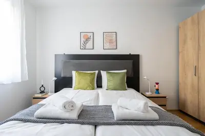 Ein Bett oder Betten in einem Zimmer der Unterkunft Chic 1BR, Fast to Downtown