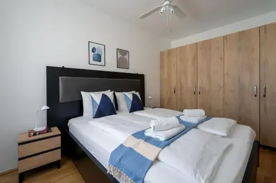 Ein Bett oder Betten in einem Zimmer der Unterkunft Urban 1BR Retreat, Easy City Link by HM