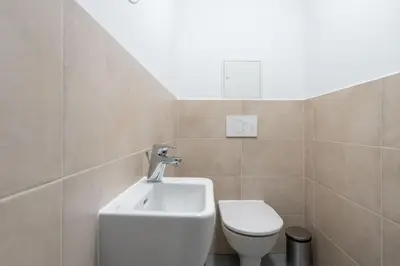Ein Badezimmer in der Unterkunft Urban 1BR Retreat, Easy City Link by HM