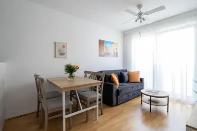 Ein Sitzbereich in der Unterkunft Urban 1BR Retreat, Easy City Link by HM