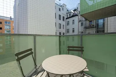 Ein Balkon oder eine Terrasse in der Unterkunft 1BR with Balcony, Urban Style by HM