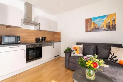 Küche/Küchenzeile in der Unterkunft Sunny 1BR Home with Balcony by HM