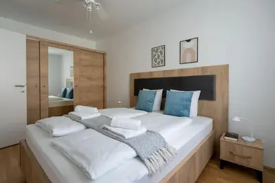 Ein Bett oder Betten in einem Zimmer der Unterkunft Cute 1BR Hideaway & City Quick by HM