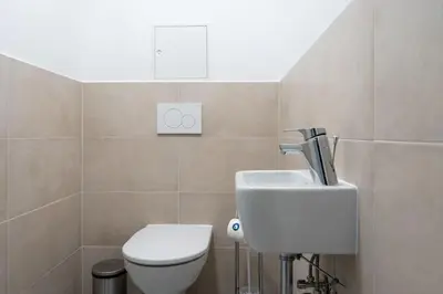 Ein Badezimmer in der Unterkunft Cute 1BR Hideaway & City Quick by HM