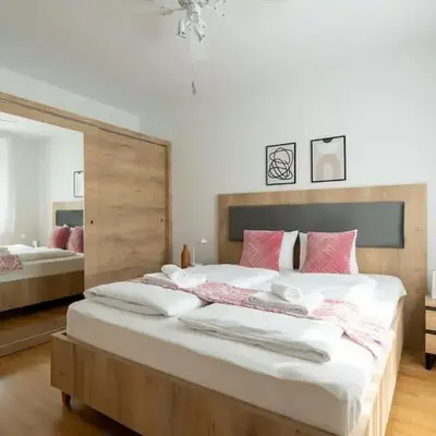 Elegant 1BR Flat with Balcony by HM