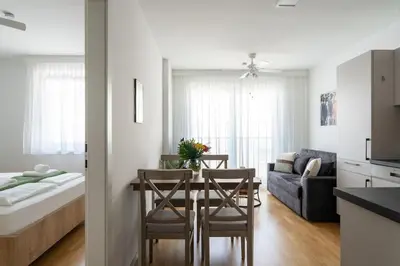 Ein Bett oder Betten in einem Zimmer der Unterkunft Trendy 1BR, Direct City Access by HM