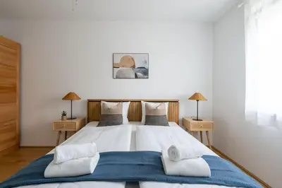 Ein Bett oder Betten in einem Zimmer der Unterkunft Quiet 1BR Oasis, Fast City Path by HM