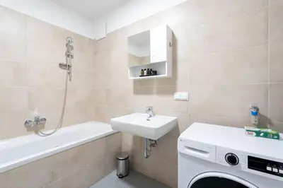 Ein Badezimmer in der Unterkunft Spotless 1BR, Quick City Link by HM
