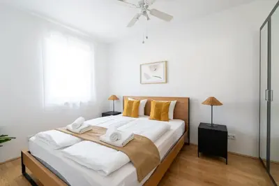 Ein Bett oder Betten in einem Zimmer der Unterkunft Spotless 1BR, Quick City Link by HM