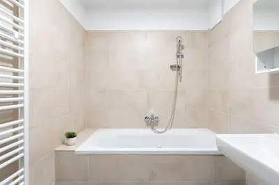 Ein Badezimmer in der Unterkunft Spotless 1BR, Quick City Link by HM