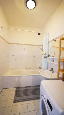 Ein Badezimmer in der Unterkunft CozyNite Premium Apartment Hernals 2