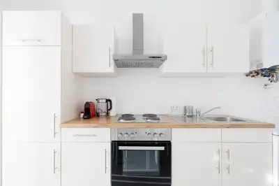 Küche/Küchenzeile in der Unterkunft Modern Apartment near City Center - 2BR, Netflix