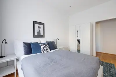 Ein Bett oder Betten in einem Zimmer der Unterkunft Modern Apartment near City Center - 2BR, Netflix