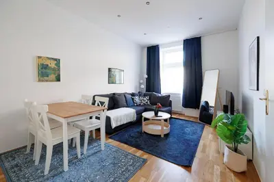 Ein Sitzbereich in der Unterkunft Modern Apartment near City Center - 2BR, Netflix