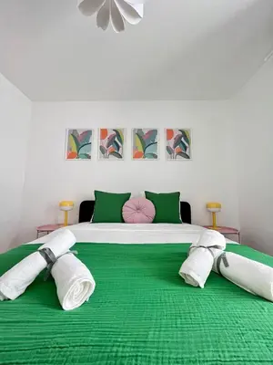 Ein Bett oder Betten in einem Zimmer der Unterkunft Funky Apartment near Central Station Free Parking
