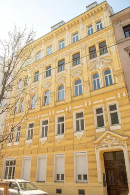 Das Gebäude in dem sich die Ferienwohnung befindet